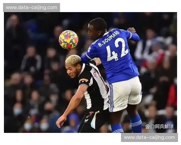 纽卡斯尔联与西汉姆握手言和 双方中场争夺激烈 纽卡斯尔联与西汉姆握手言和 双方中场争夺激烈